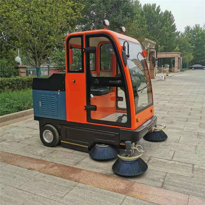 绿色城市新“清道夫” 新能源电动三轮扫路车引领环卫新风尚
