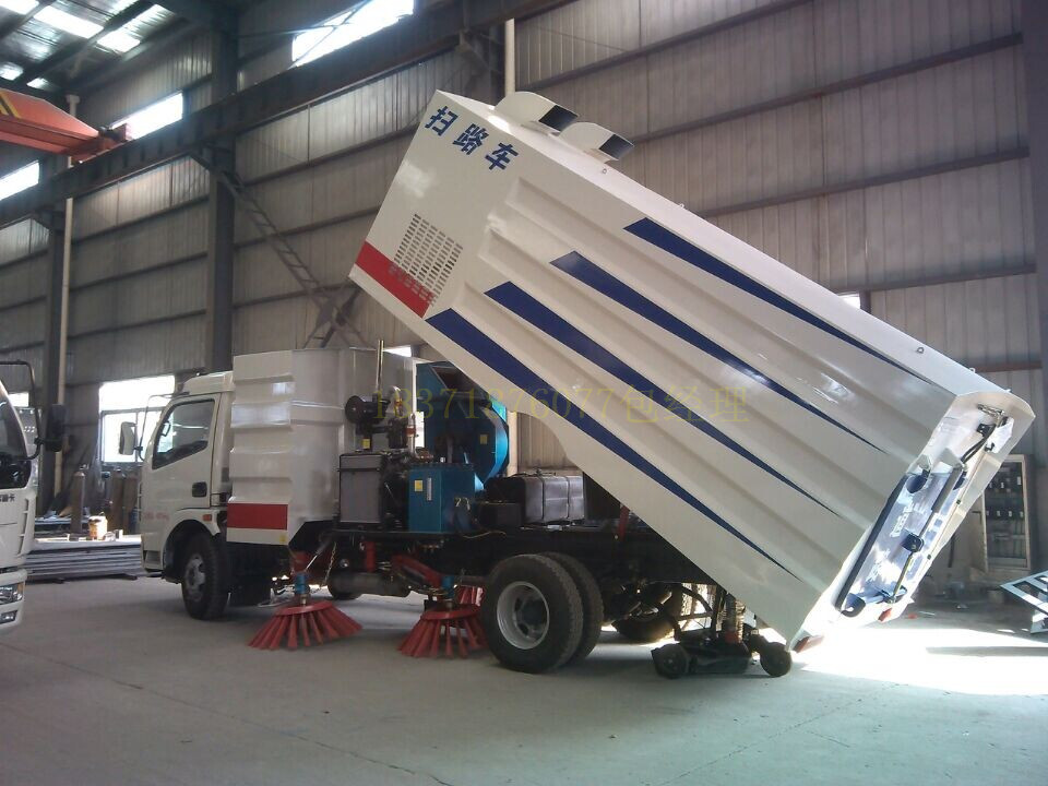 多利卡前冲后洒 东风扫路车在环卫领域的专业应用与优势解析